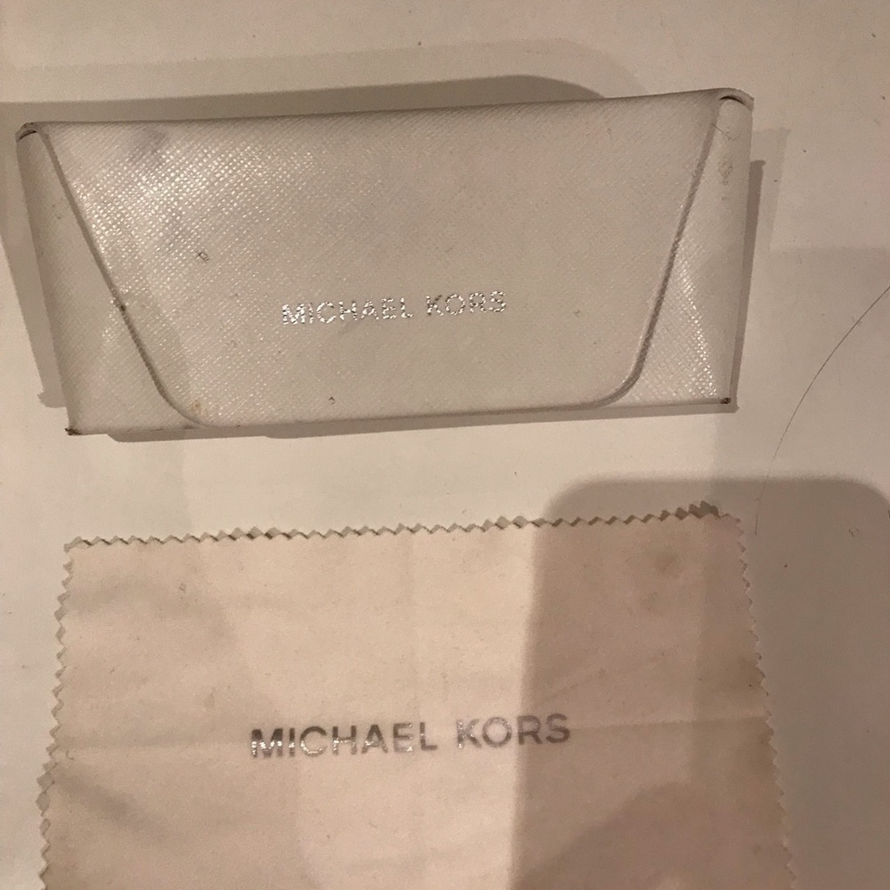 3/15$ Michael kors sunglasses case